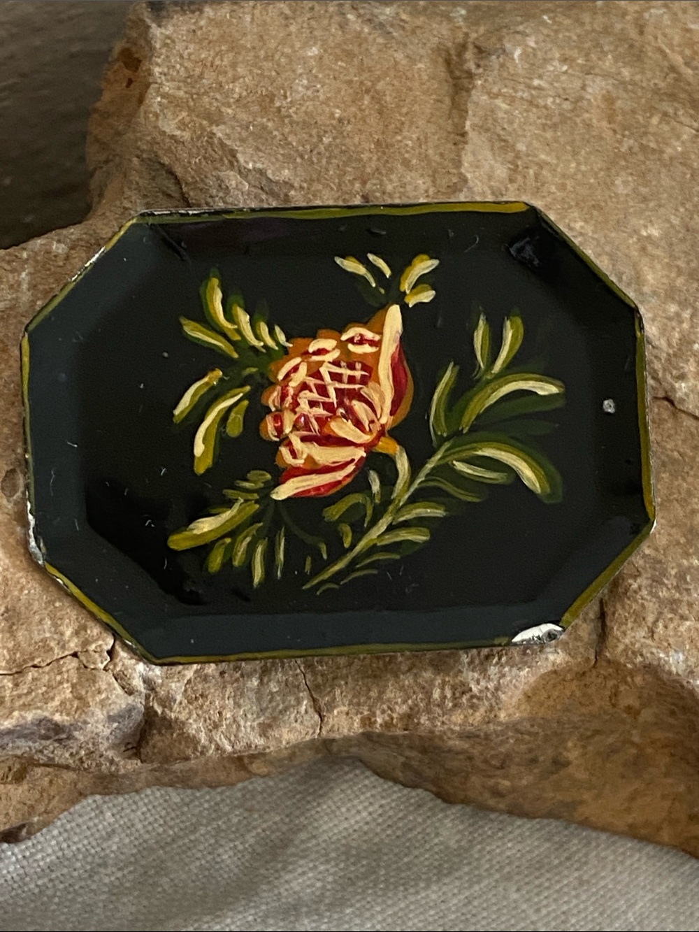 Vintage 50s Handpainted Toleware Tin Broach